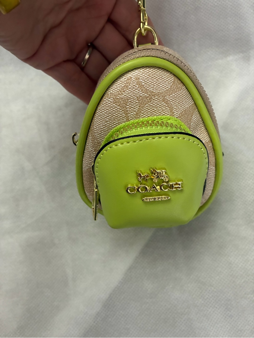 Coach STYLE. Lime Green and Beige Signature Mini Key Pouch